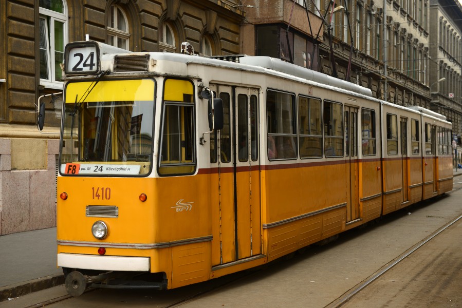 14-05-06-Tram-Budapest-Keleti-pályaudvar-RalfR
