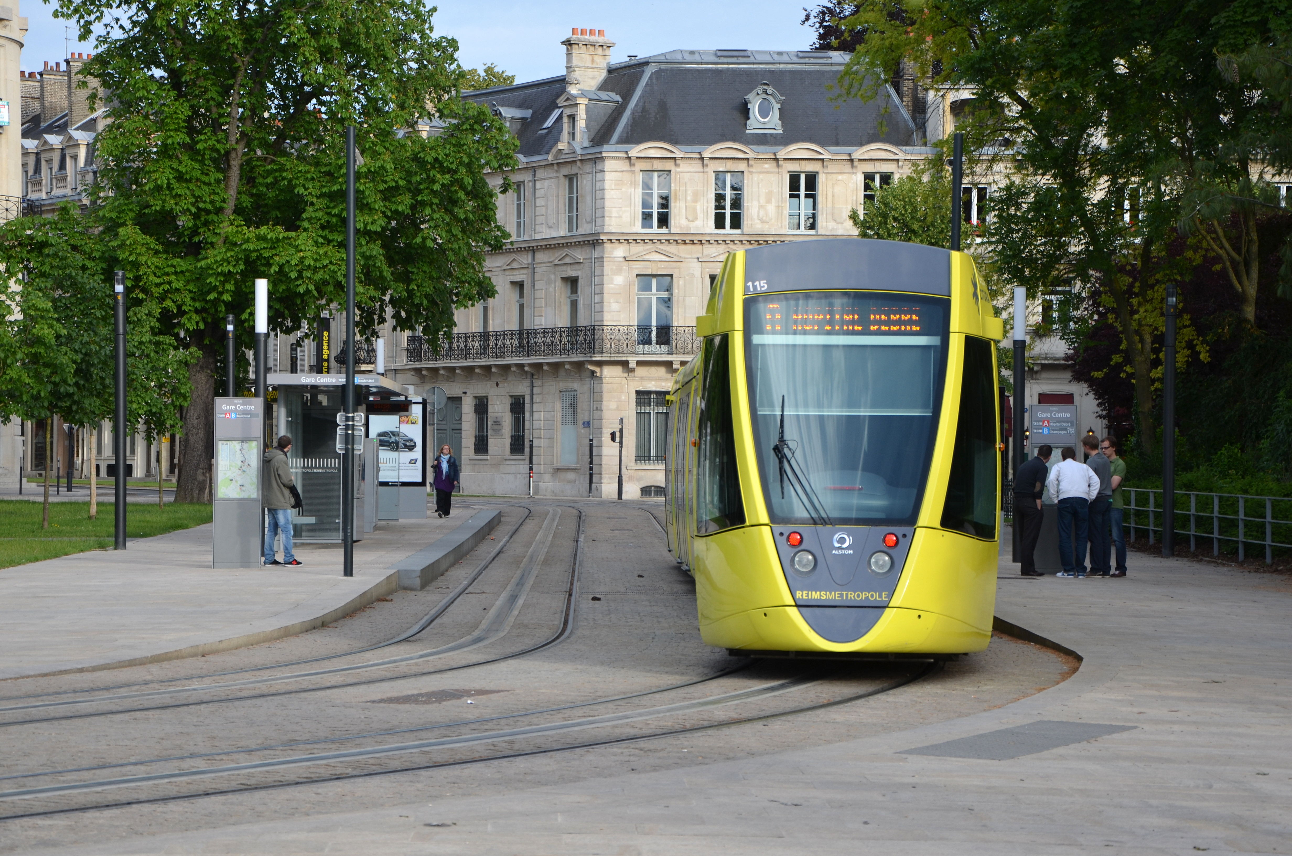 Tramway de Reims pres de la gare DSC 0257