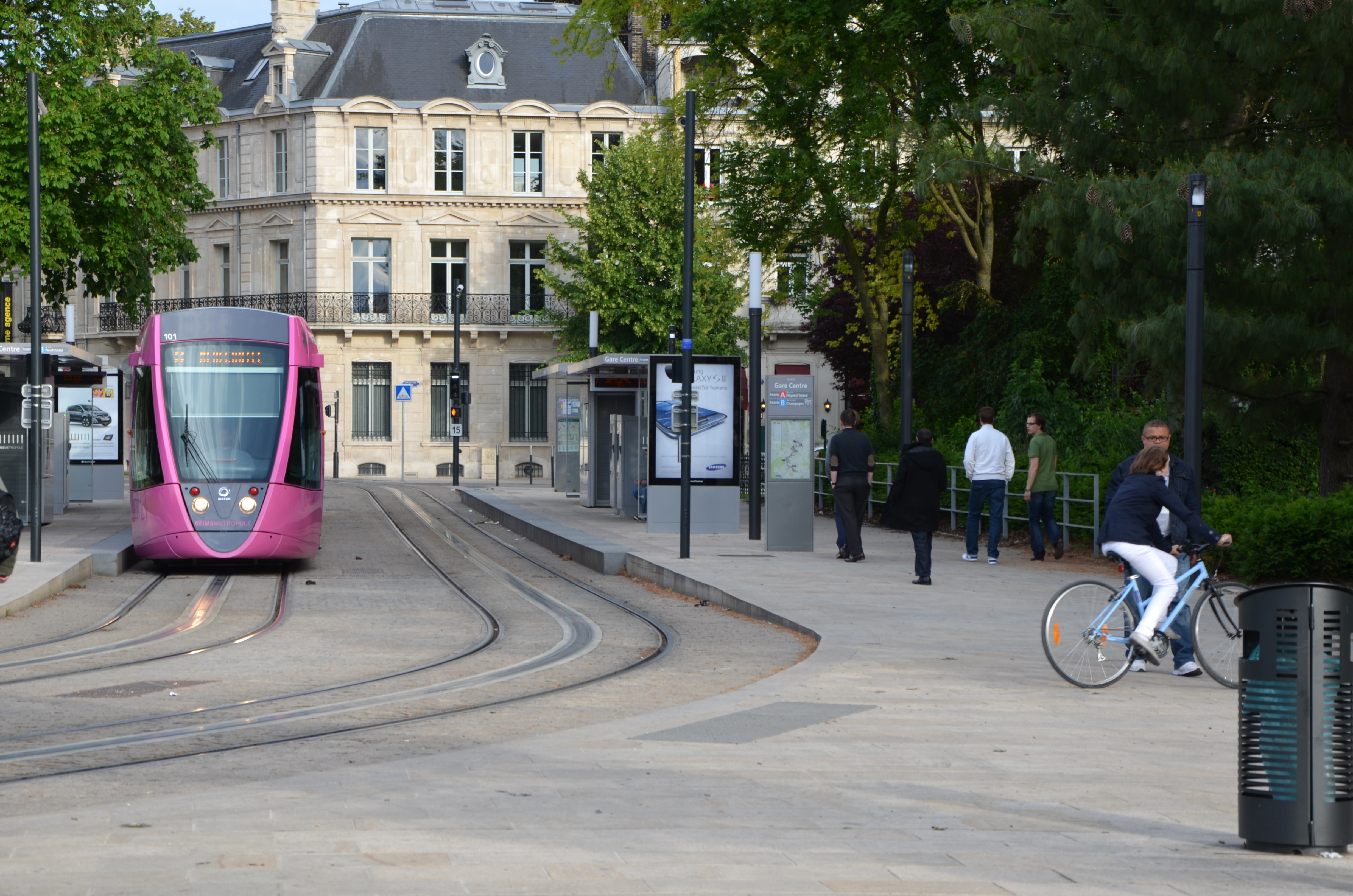 Tramway de Reims pres de la gareDSC 0248