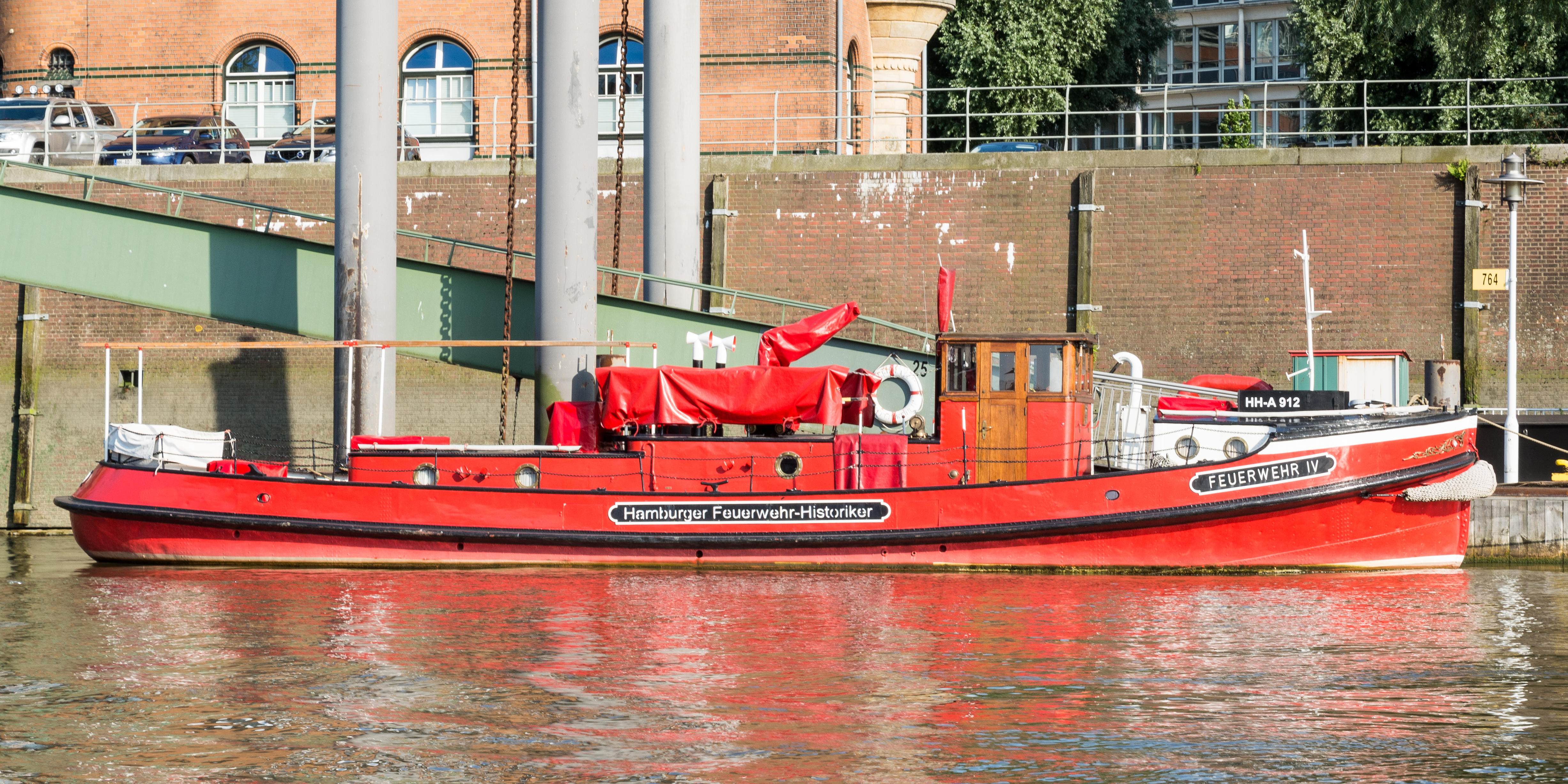 Feuerlöschboot Feuerwehr IV (Hamburg).crop..29049.ajb