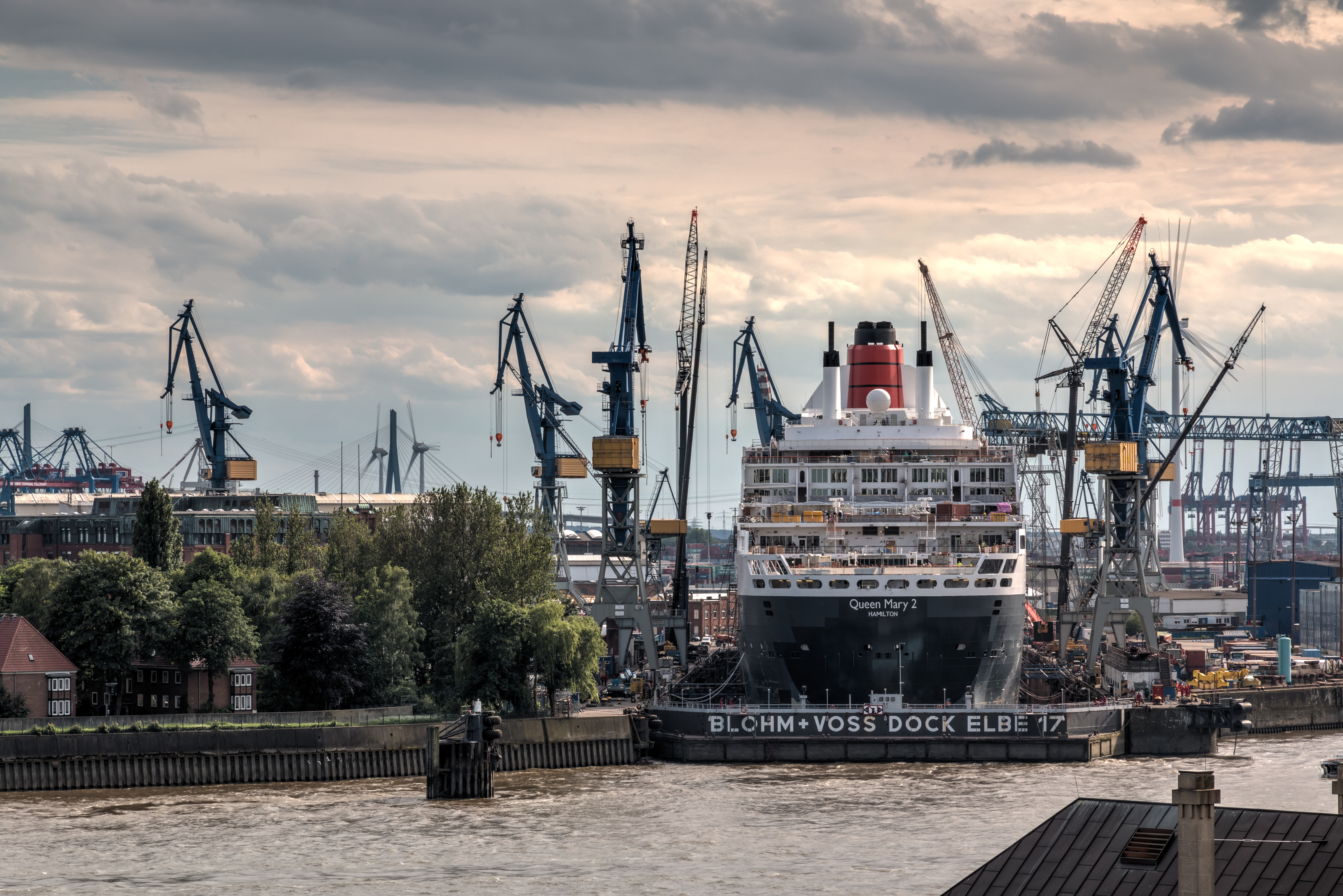 Hamburg, Hafen, Kreuzfahrtschiff -Queen Mary 2- -- 2016 -- 3152-8