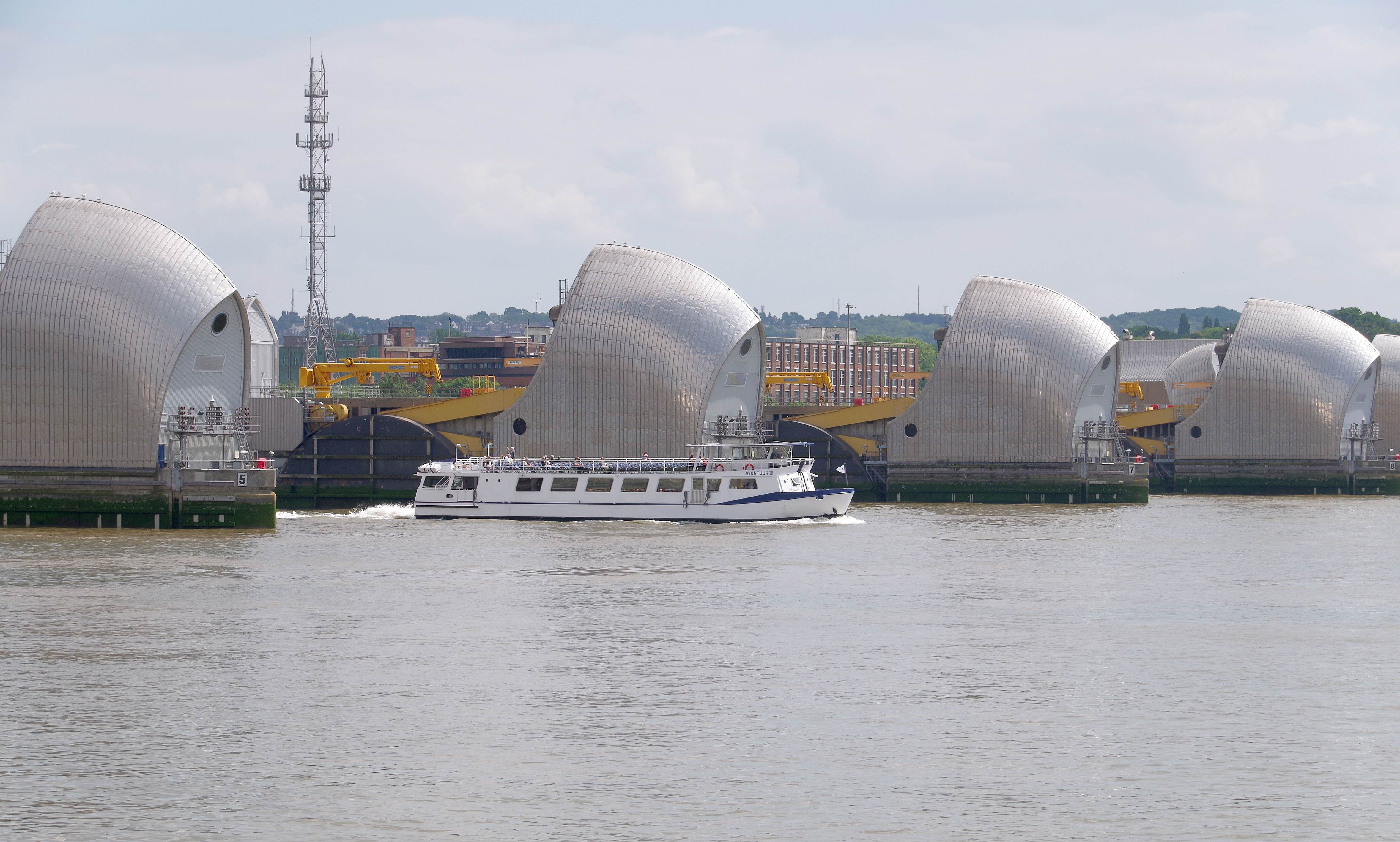 London MMB »127 Thames Barrier and 