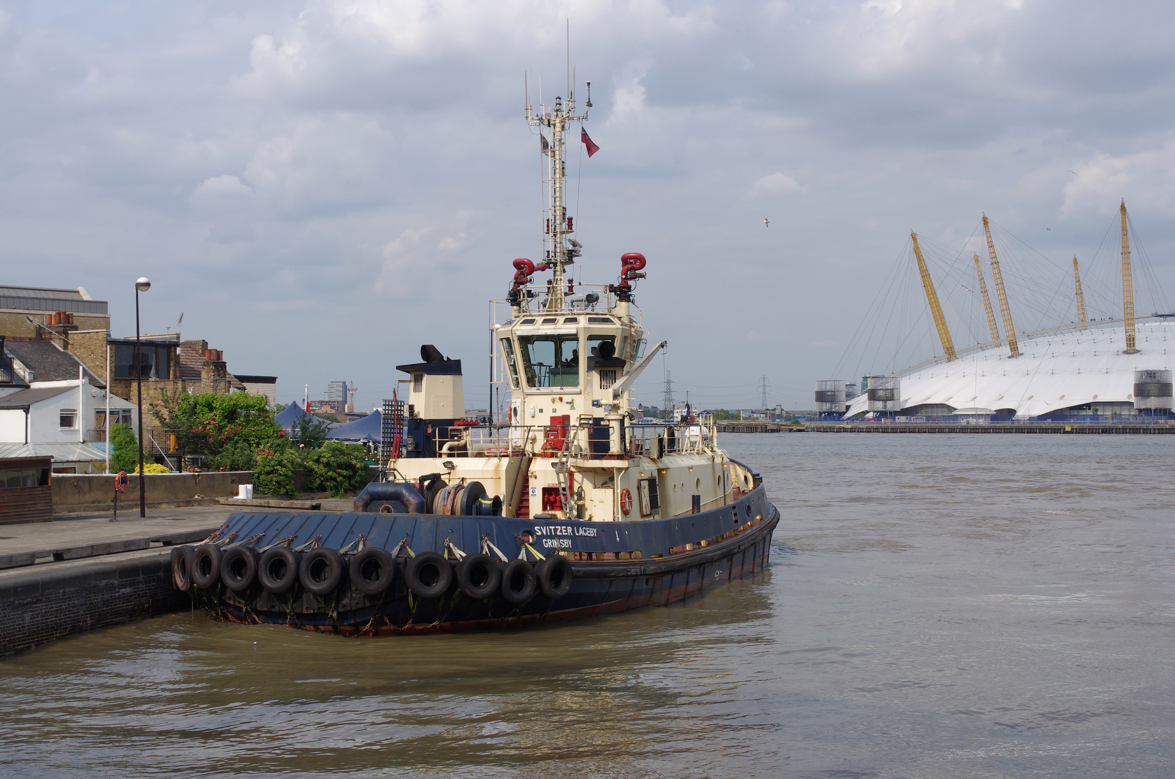 London MMB «H1 Svitzer Laceby and Millennium Dome
