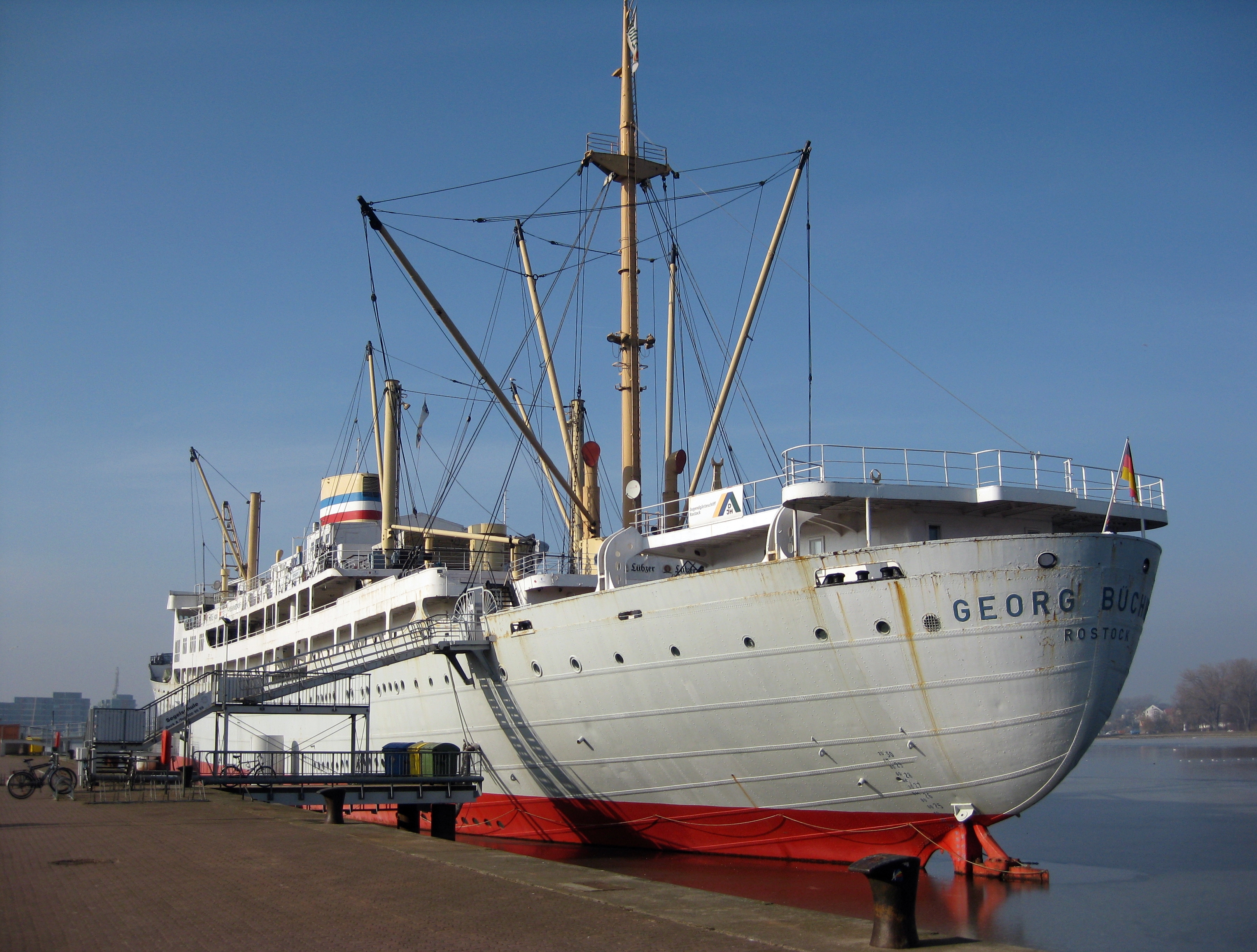 MS Georg Buechner Jugendgaesteschiff Rostock 2011-03-03