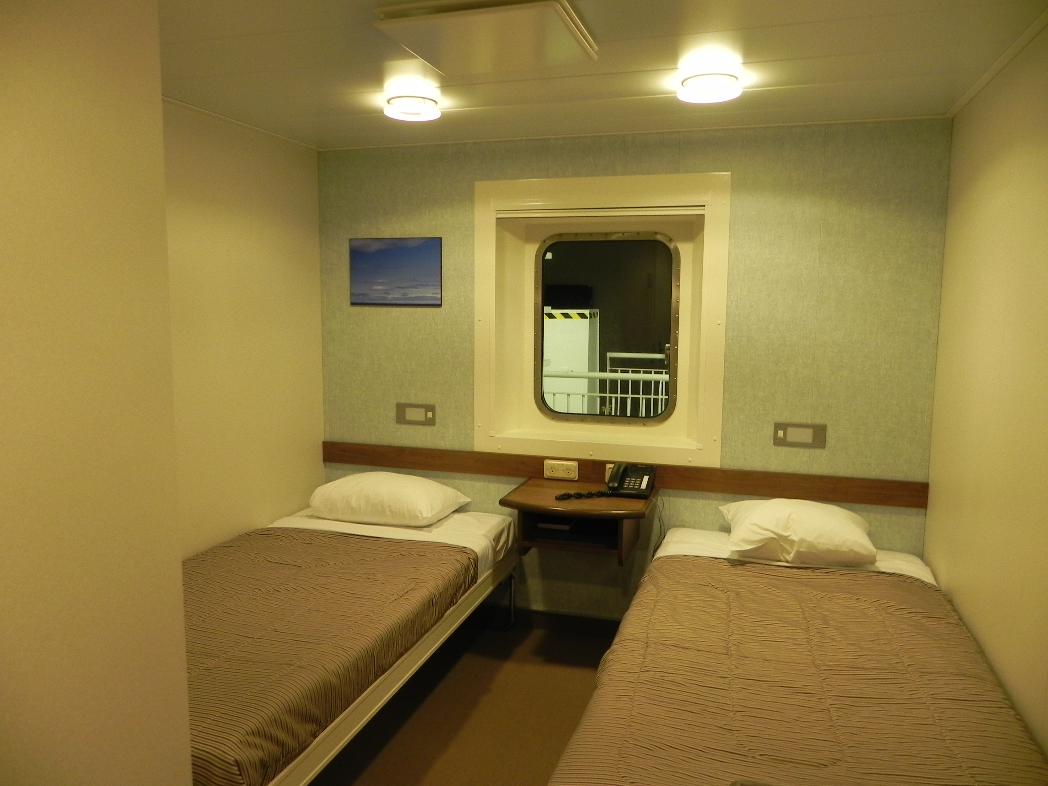 MV Northern Expedition-outer stateroom-01