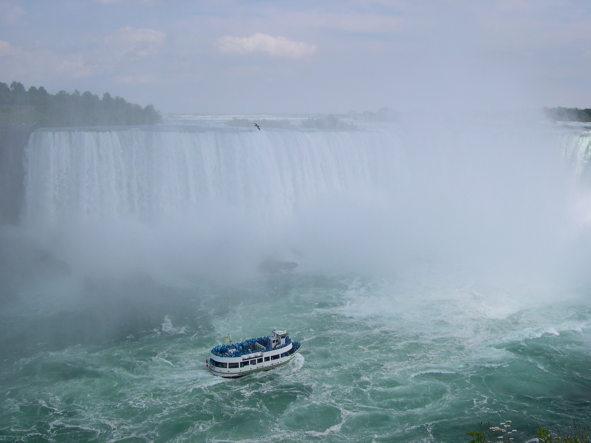 Niagara Falls and tourboat