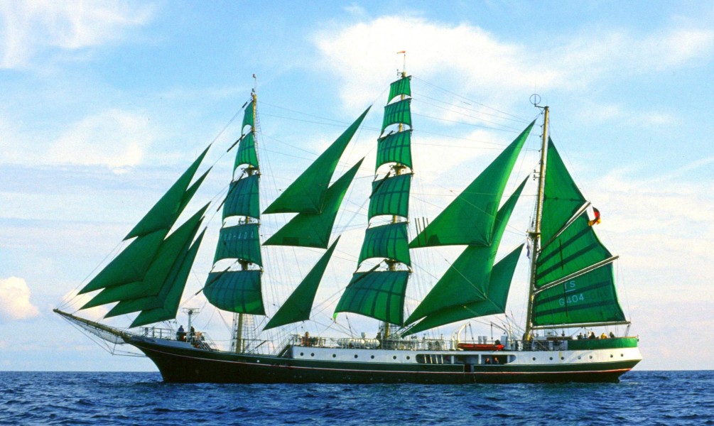 Alexander von Humboldt ship all sails