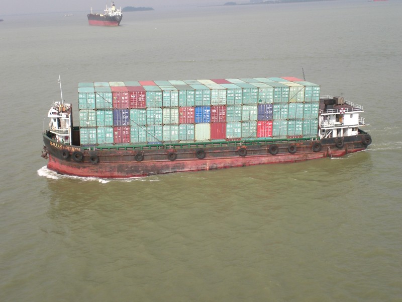 Chinesisches contbinnenschiff