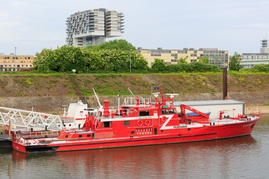Cologne Germany Fire-fighting-boat-Feuerlöschboot10-2-01