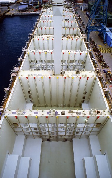 Containerladeräume Schiff-2