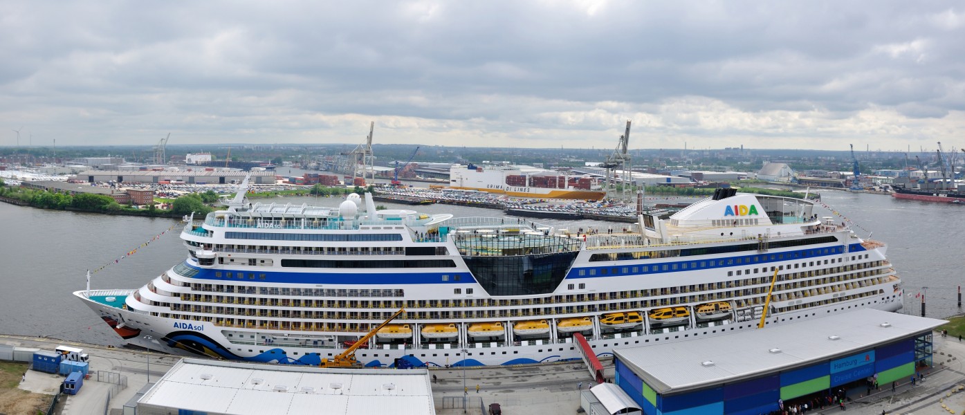 Cruise Terminal 2013-05-24 12-24-17 Germany Hamburg-HafenCity 2h