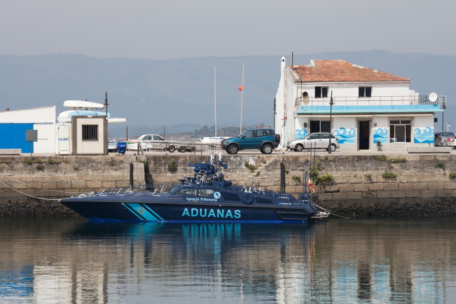 Embarcación da alfándega e bar no porto. Vilagarcía de Arousa. Galiza-V12