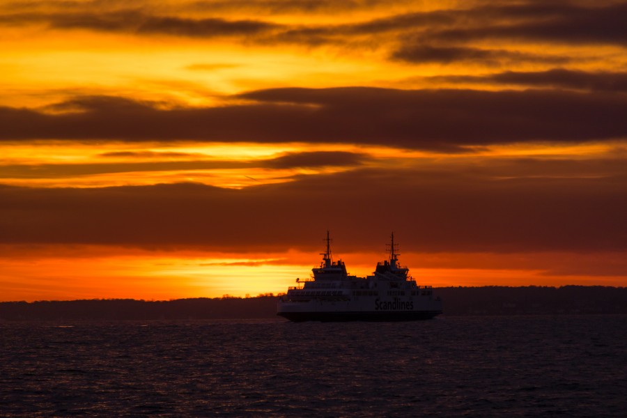 Ferry at sunset (31699770076)