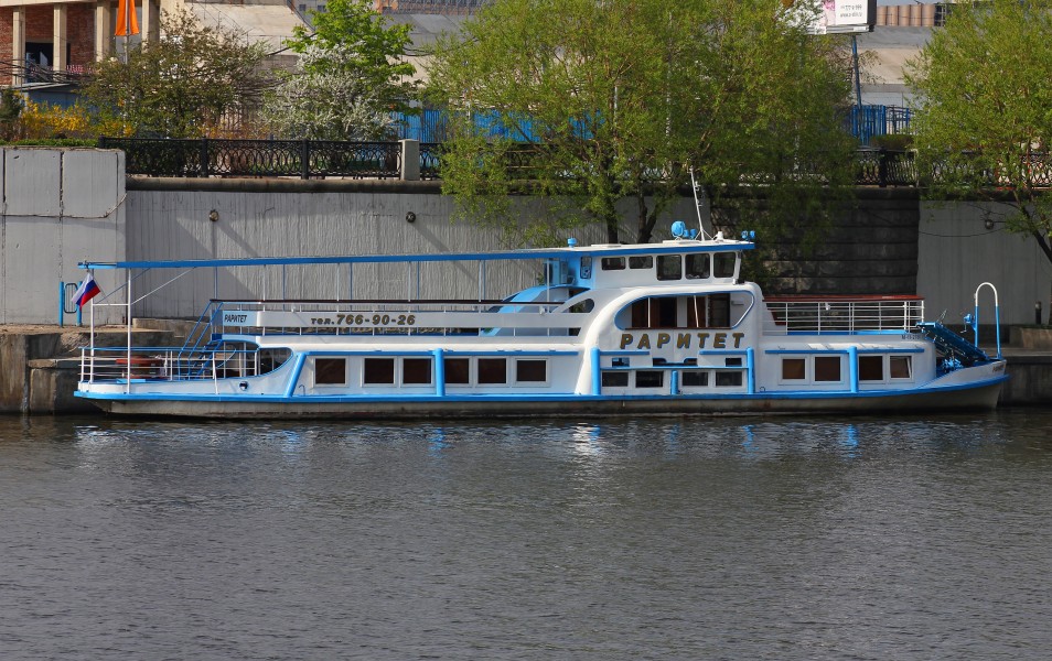 May 2011 Moskva River ship 02