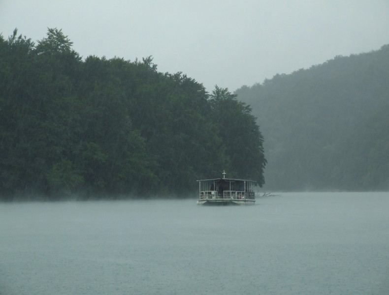 Plitvice Lakes NP - ferry in the rain