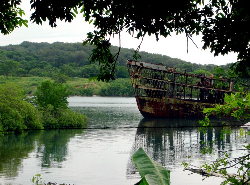 Roatan shipwreck Honduras 2
