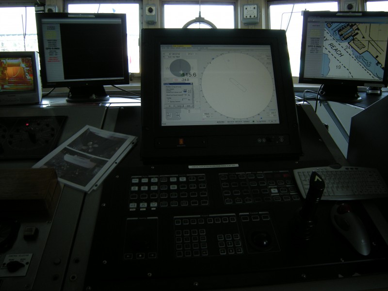 RV Thomas G. Thompson - monitors on bridge 01