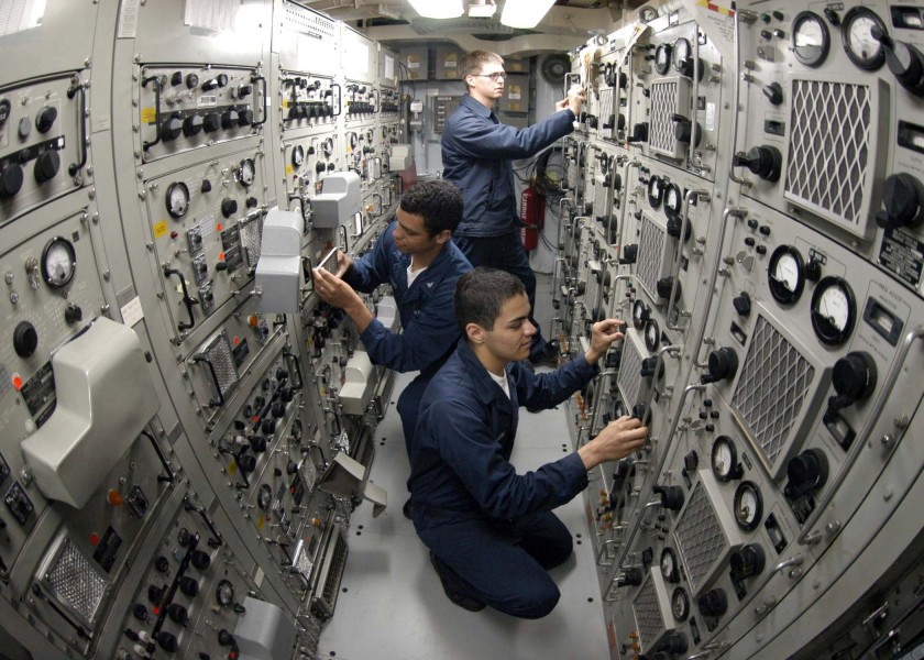 US Navy 041207-N-5362F-304 Sailors use high frequency radios and couplers aboard USS Shiloh (CG 67) to talk with other ships in the USS Abraham Lincoln (CVN 72) Carrier Strike Group (CSG)