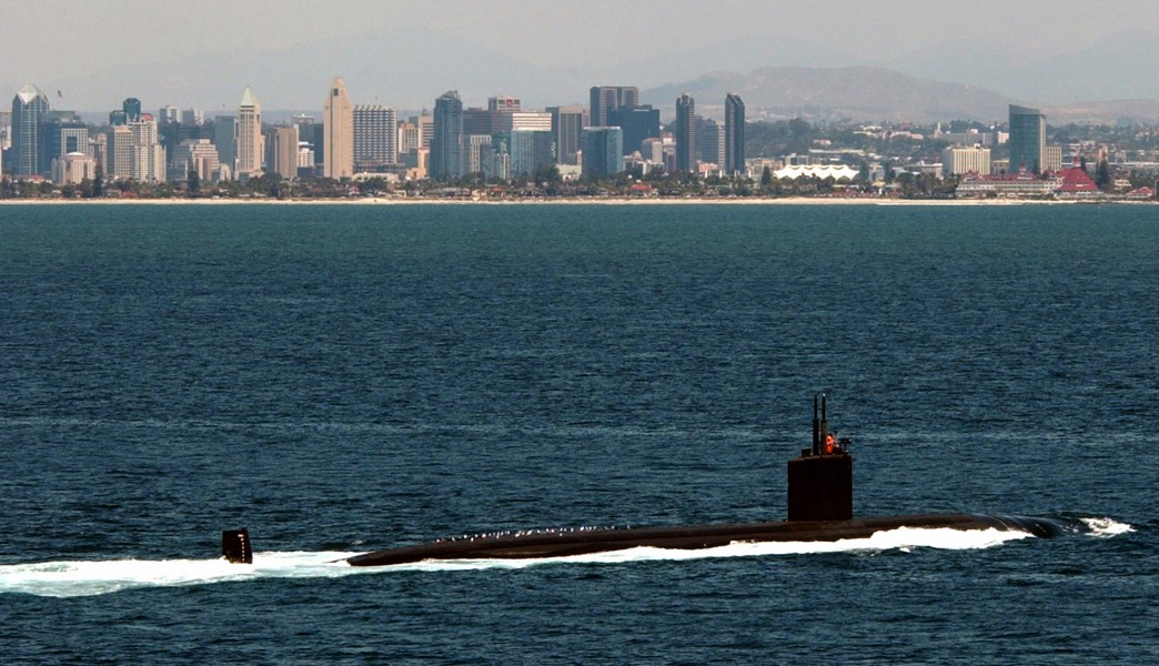 US Navy 050427-N-7130B-087 The Los Angeles-class fast attack submarine USS Jefferson City (SSN 759) underway near San Diego Harbor after conducting routine operations in the Pacific Ocean