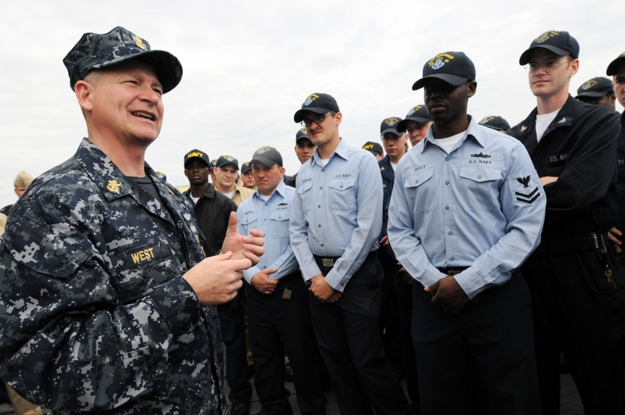 US Navy 090218-N-9818V-314 Master Chief Petty Officer of the Navy (MCPON) Rick West speaks with Sailors aboard the guided-missile frigate USS Simpson (FFG 56) during a tour of the ship