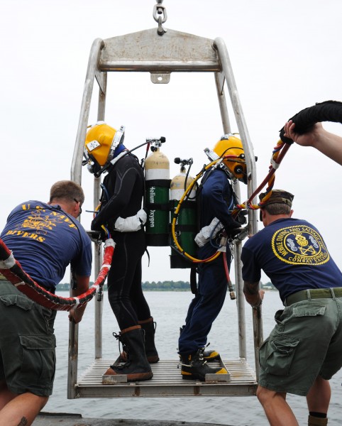 US Navy 100712-N-9769P-494 Navy Divers are lowered from the Military Sealift Command fleet ocean tug USNS Apache (T-ATF 172) 