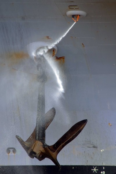 US Navy 100908-N-6720T-035 A Sailor aboard SS George Washington (CVN 73) uses a fire hose to clean mud and debris from one of the ship's 90,000-pou