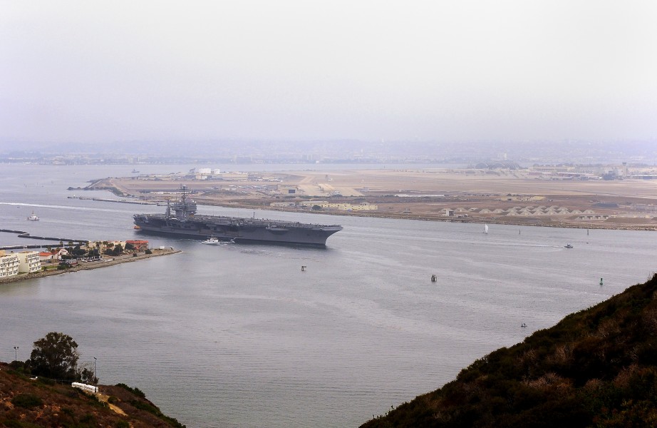 US Navy 100911-N-8878B-010 The Nimitz-class aircraft carrier USS Abraham Lincoln (CVN 72) departs San Diego bay for a scheduled deployment
