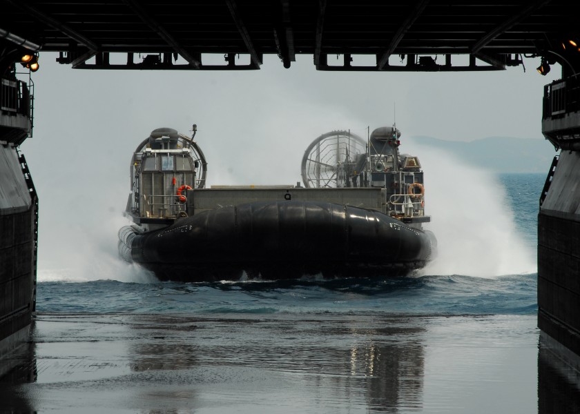 US Navy 110212-N-8607R-028 A landing craft air cushion (LCAC) enters the well deck of the forward-deployed amphibious assault ship USS Essex (LHD 2