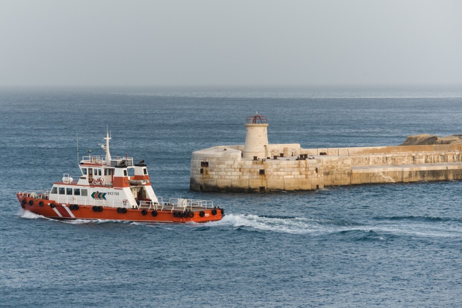 Valetta Malta Ship-leaving-Grand-Harbour-01