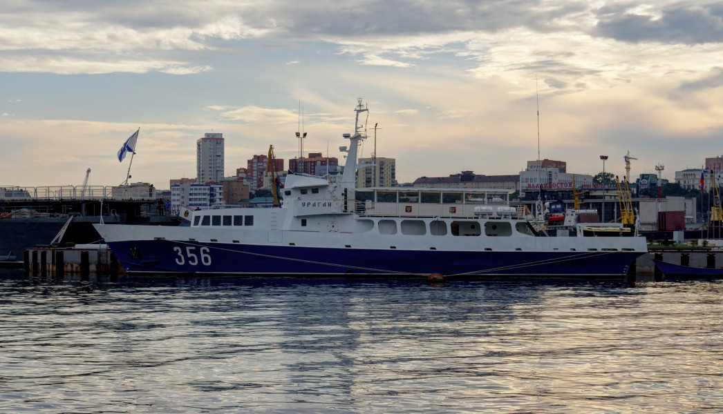 Vladivostok Communication boat Uragan P8050478 2200
