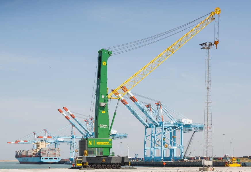 Zeebrugge Belgium Portal-crane-APM-Terminals-03
