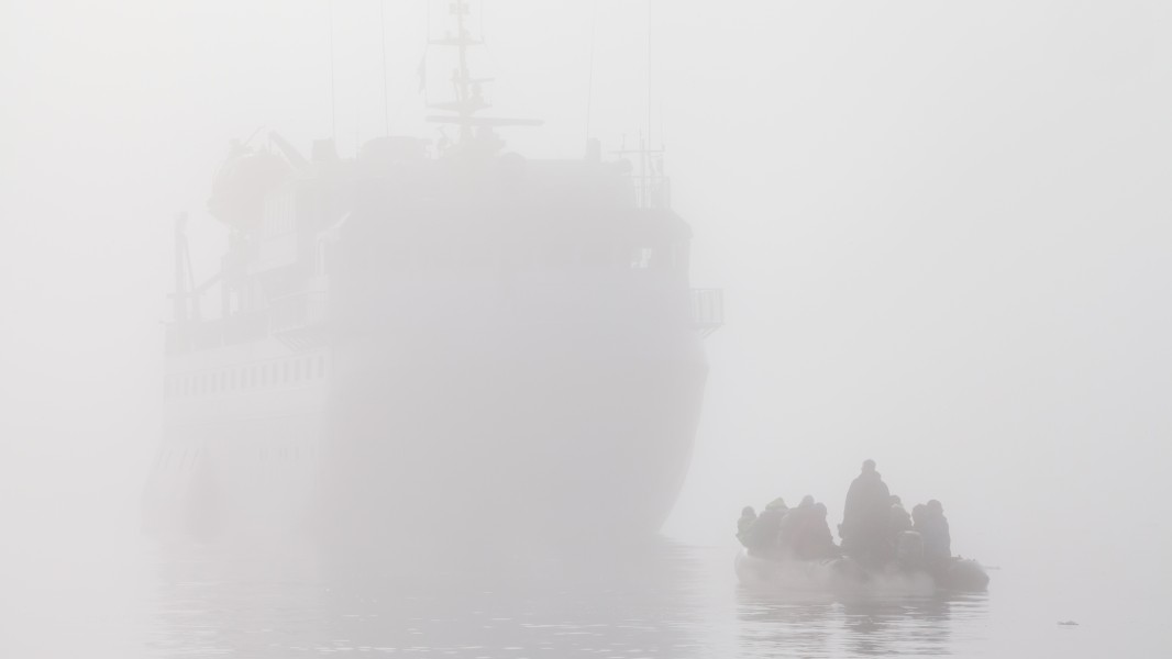 Zodiac crew in thick fog over Hinlopen strait reaches mothership