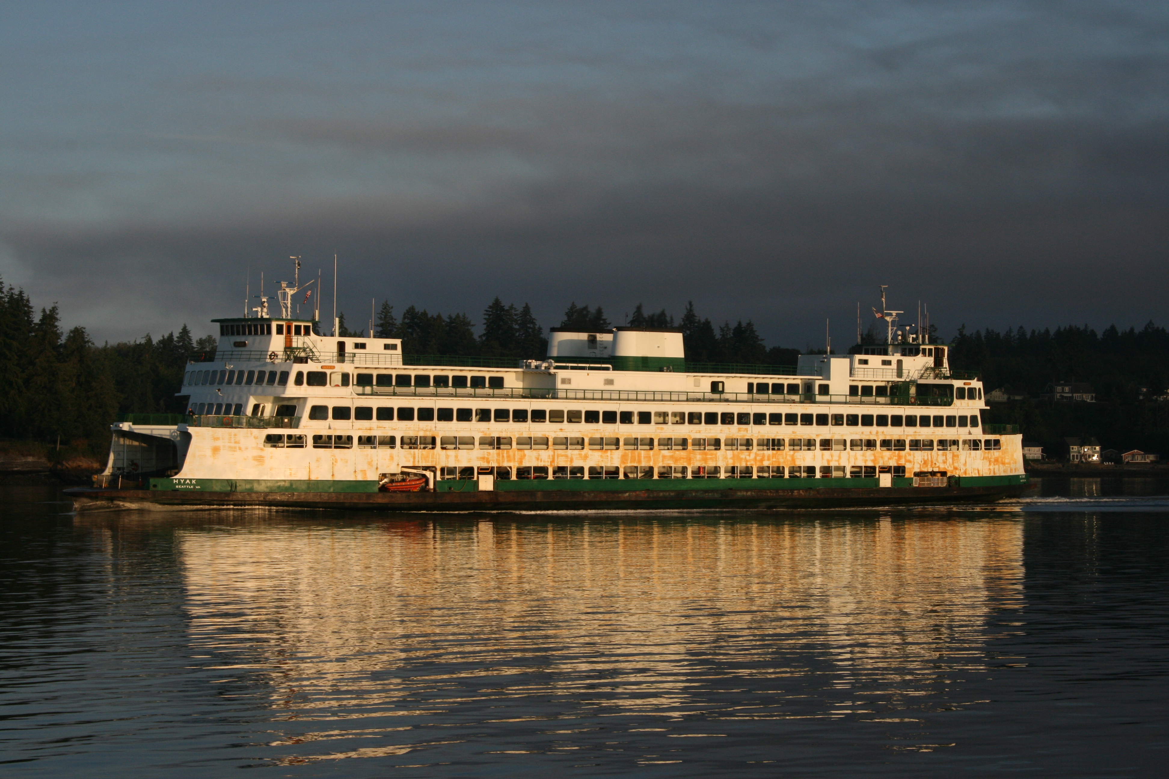 Seattle Ferry, near Bremerton, August 2009 - panoramio