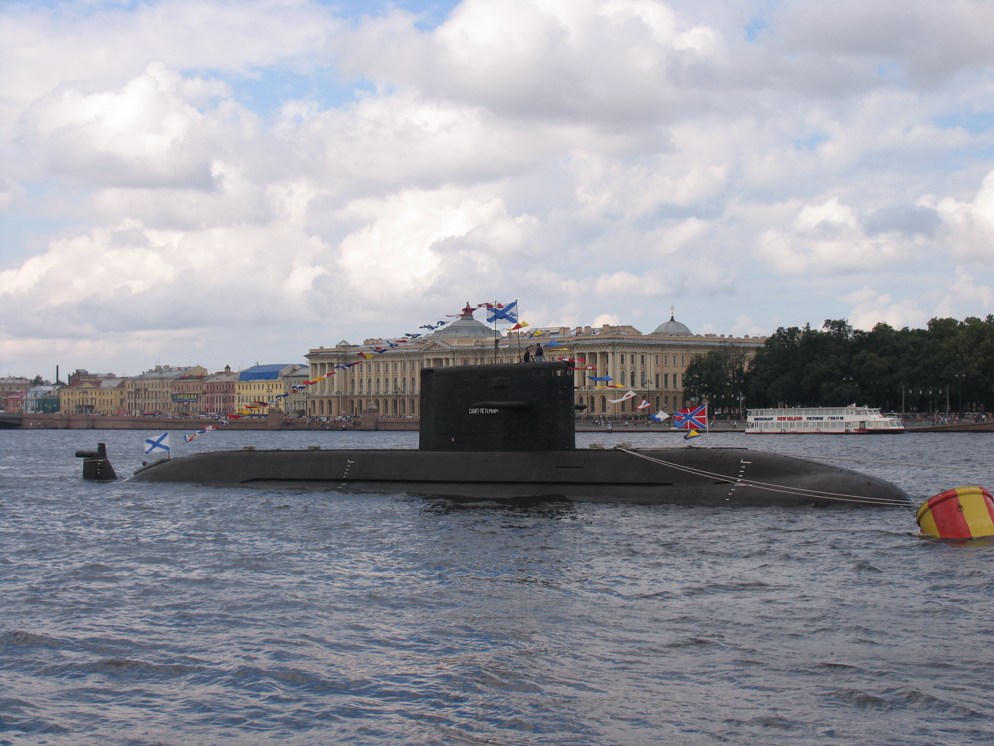 Submarine B-585 Sankt-Peterburg in SPb 2011 (2)