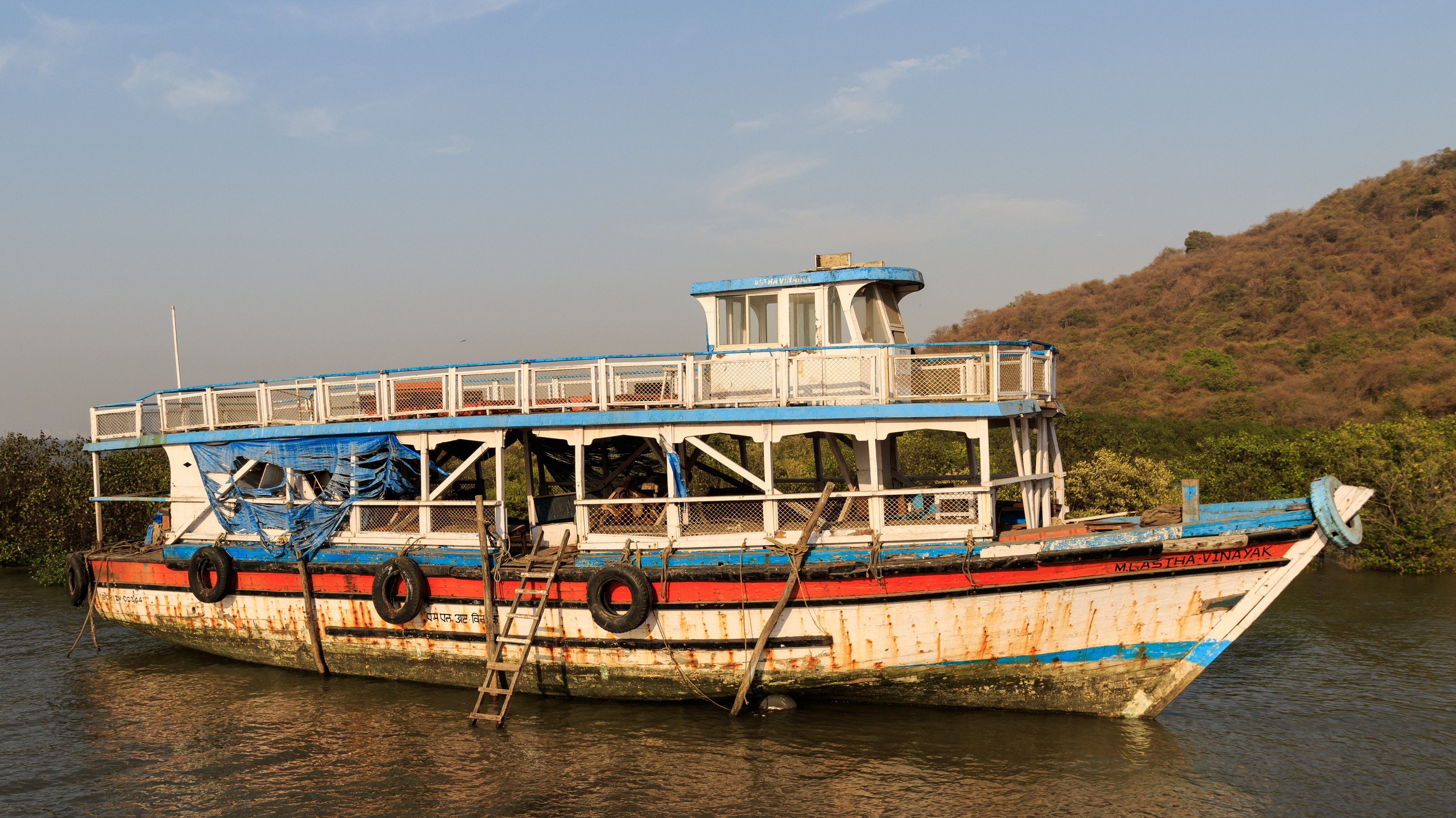 Thane Creek and Elephanta Island 03-2016 - img30 abandoned ferry
