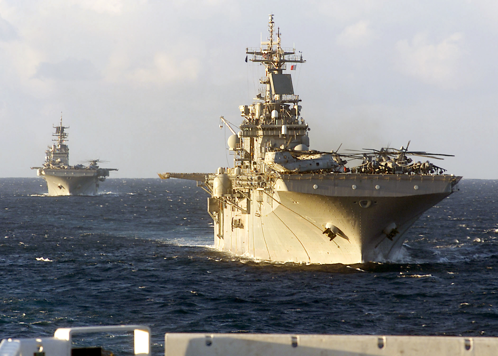 US Navy 030131-N-5027S-003 Kearsarge (LHD-3) and USS Bataan (LHD-5) sail in formation 