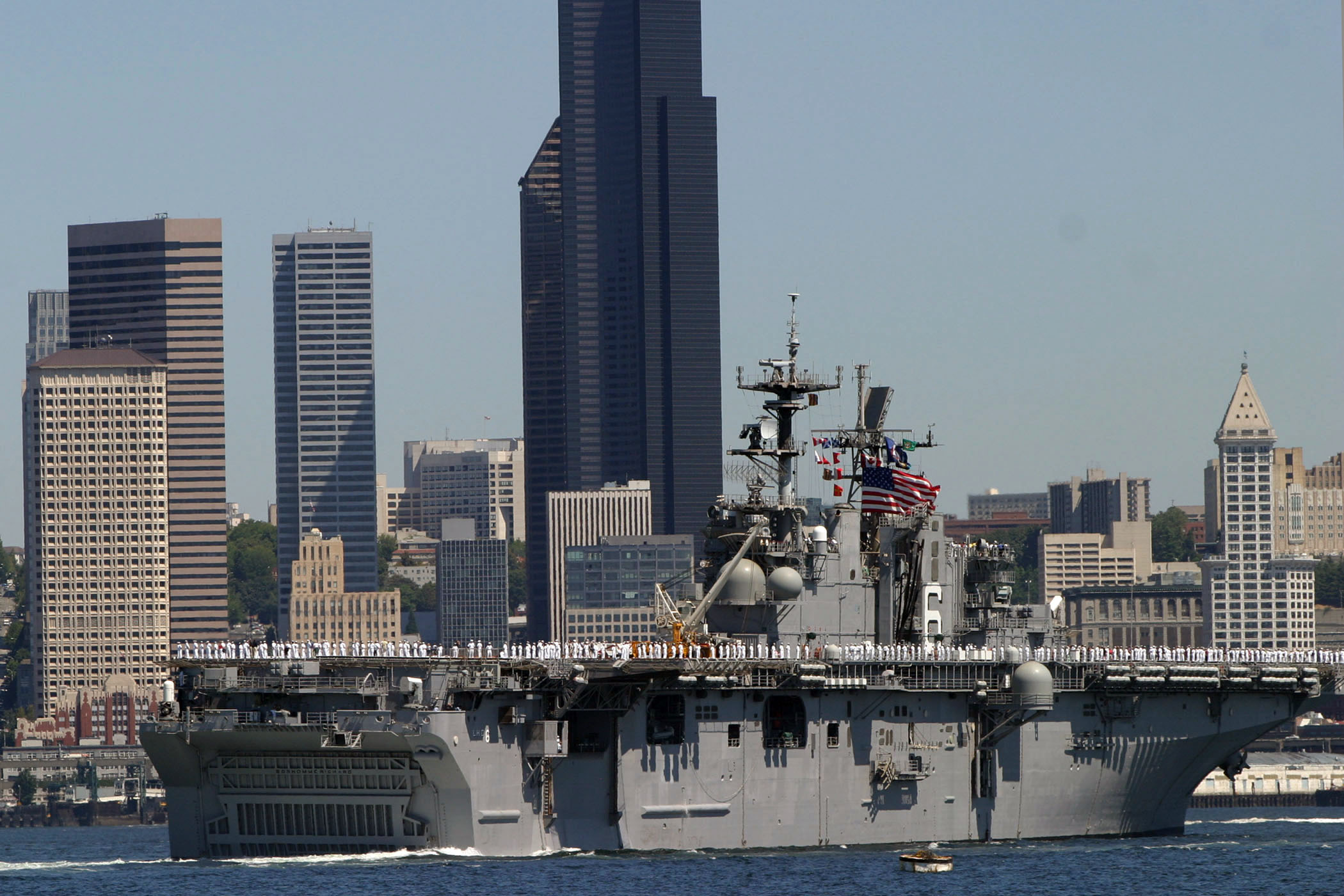US Navy 050803-N-0975R-008 The amphibious assault ship USS Bonhomme Richard (LHD 6), sails along downtown Seattle as part of the 55th Annual Seafair Parade of Ships