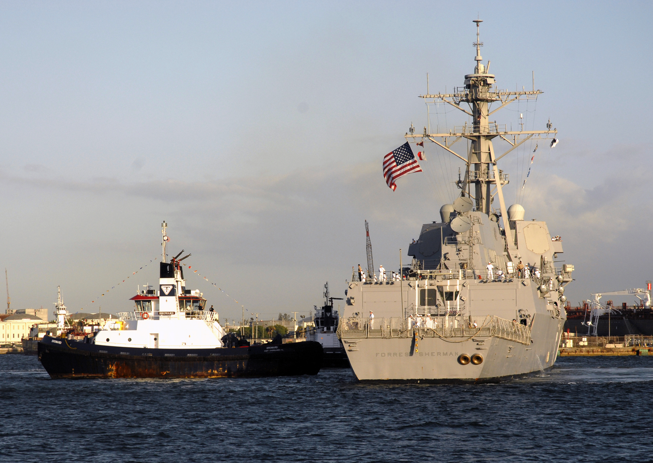 US Navy 090427-N-2570W-001 The guided-missile destroyer USS Forrest Sherman (DDG 98) pulls into Port Everglades for Fleet Week 2009