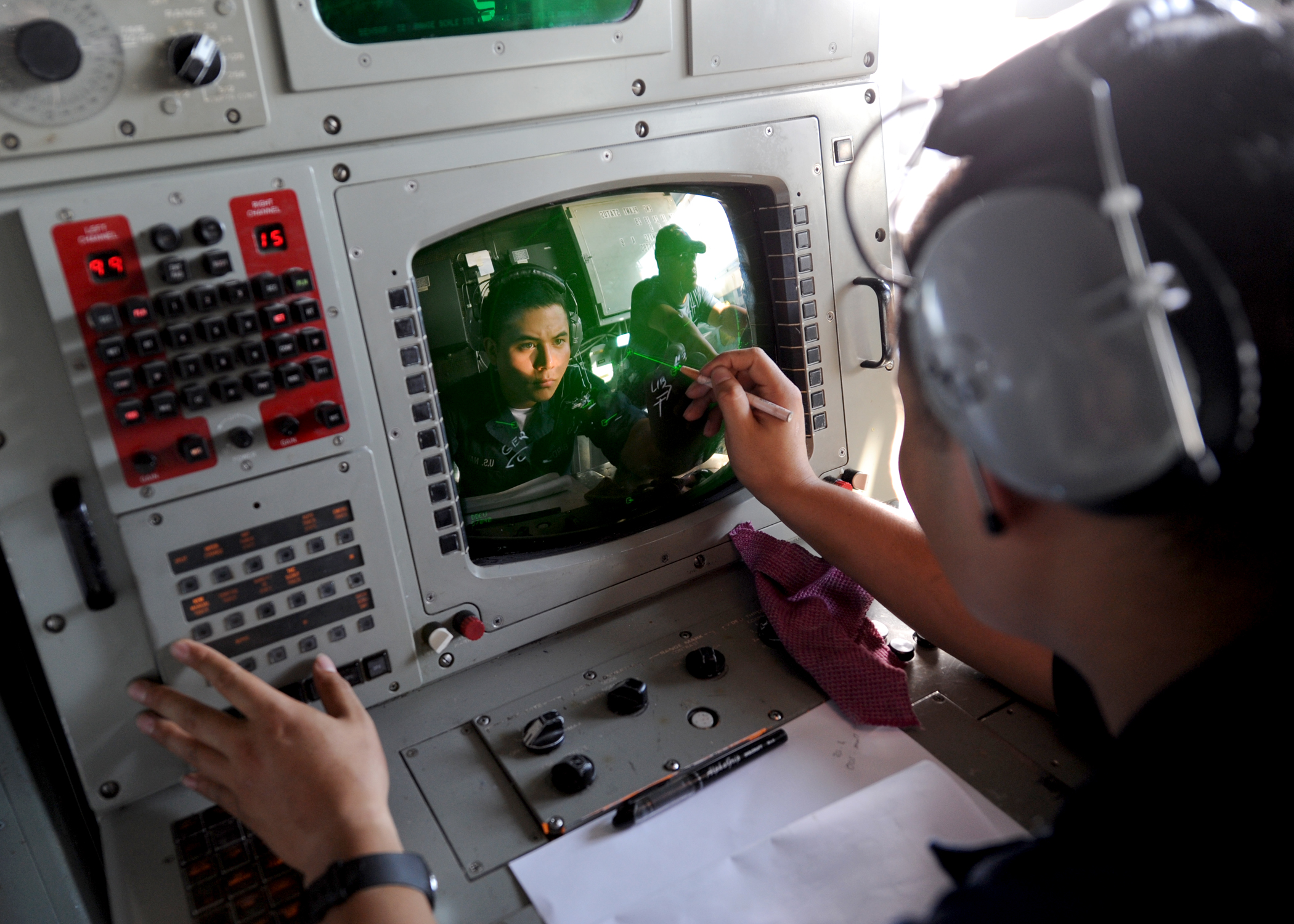 US Navy 100514-N-0553R-055 Operations Specialist Seaman Kamin Bird maintains eyes on the bright bridge during piracy operations aboard the guided-missile cruiser USS San Jacinto (CG 56)