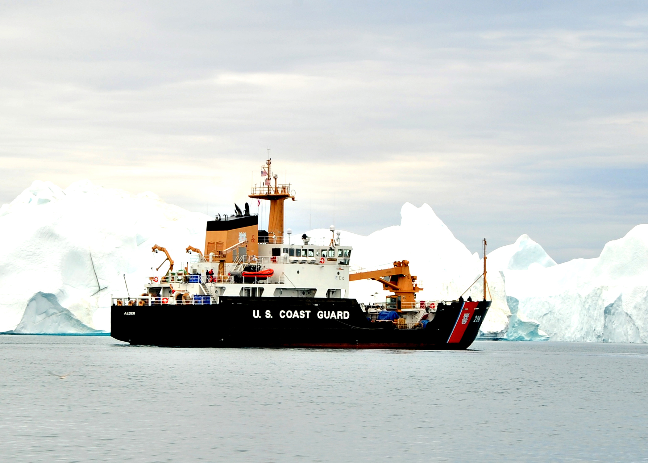 USCGC Alder moves through icebergs during Operation Nanook 2010 -c