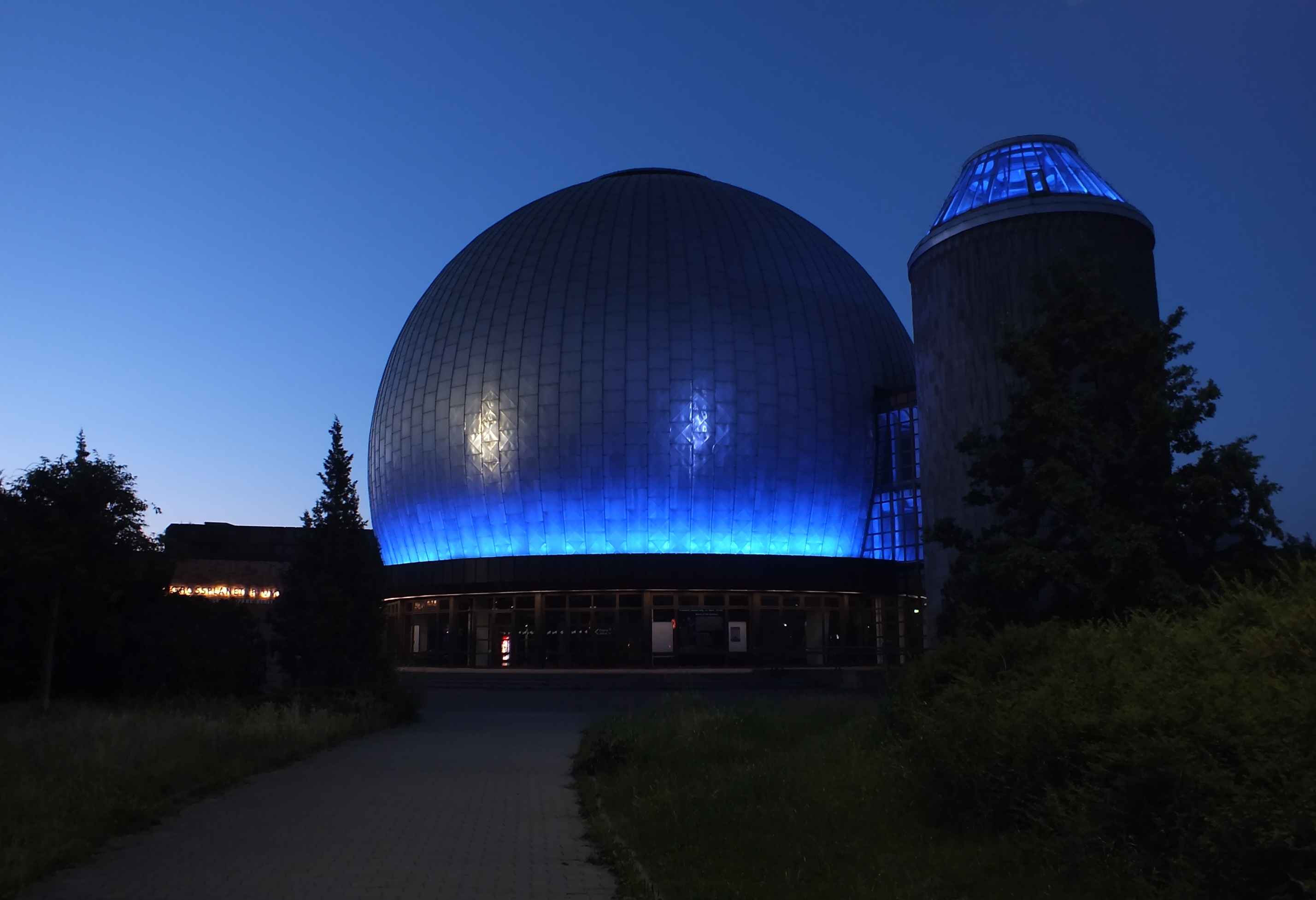 Berlin Zeiss-Grossplanetarium bei Nacht