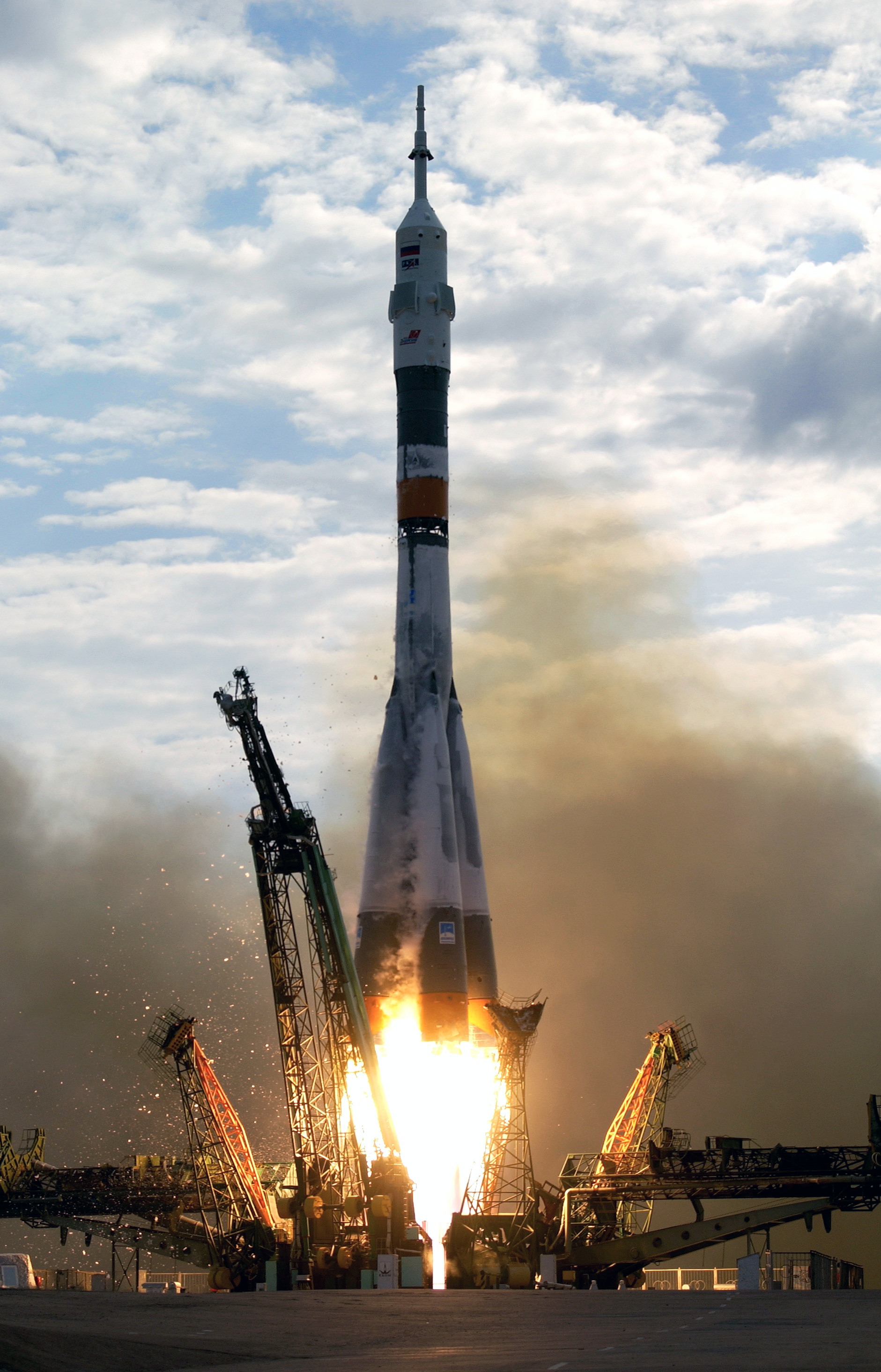 Expedition 7 Soyuz launch