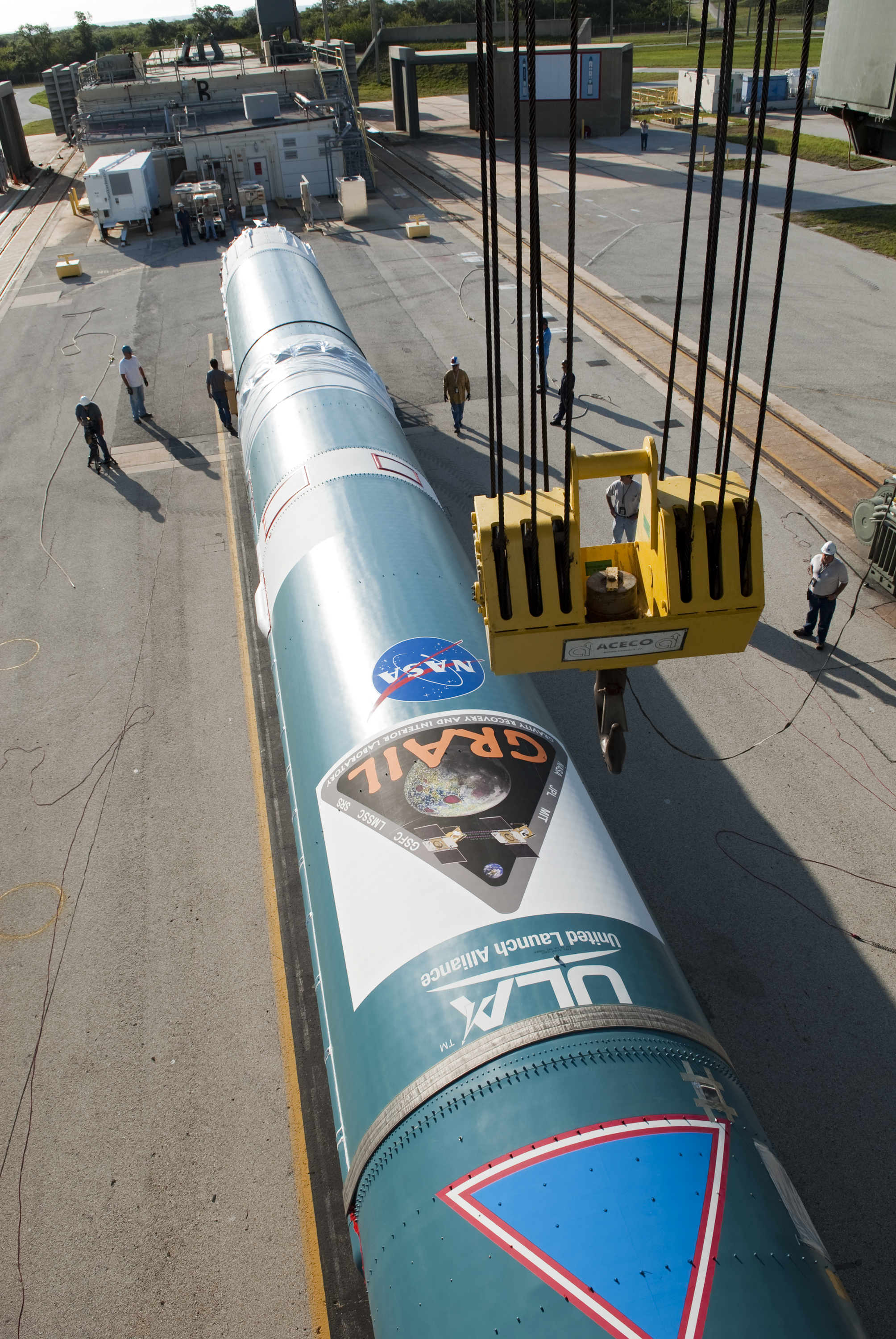 First stage of a Delta II arrives at Lauch Complex 17B