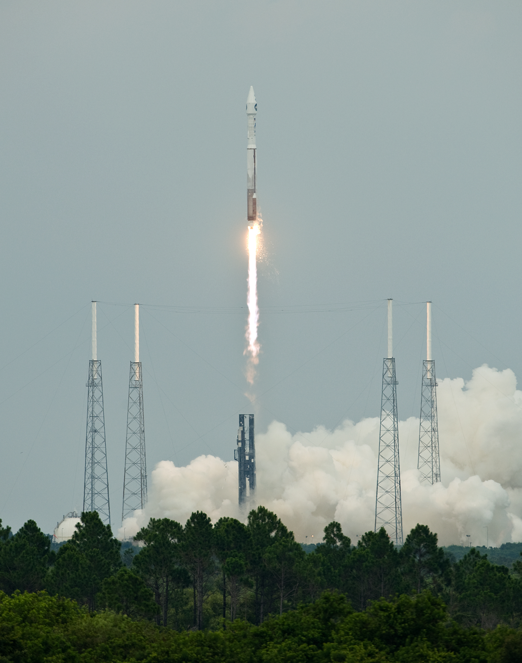 LRO-LCROSS Atlas V-Centaur launching from Launch Complex 41