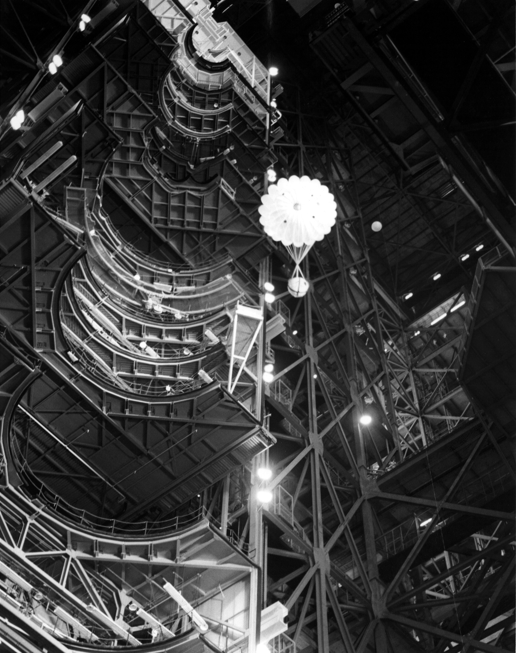 Pioneer Venus 2 Parachute test in VAB