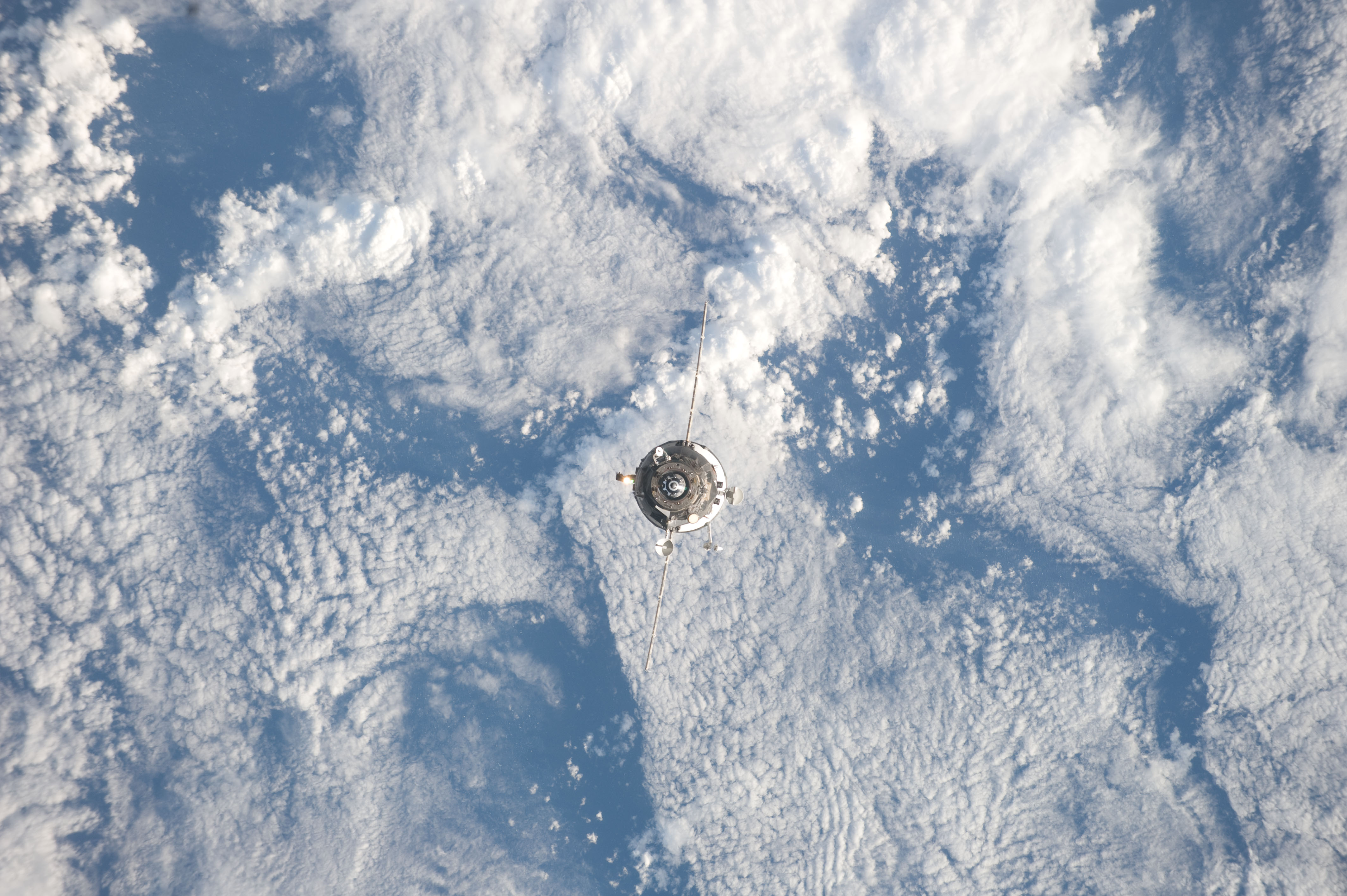Progress M-14M approaches the ISS a