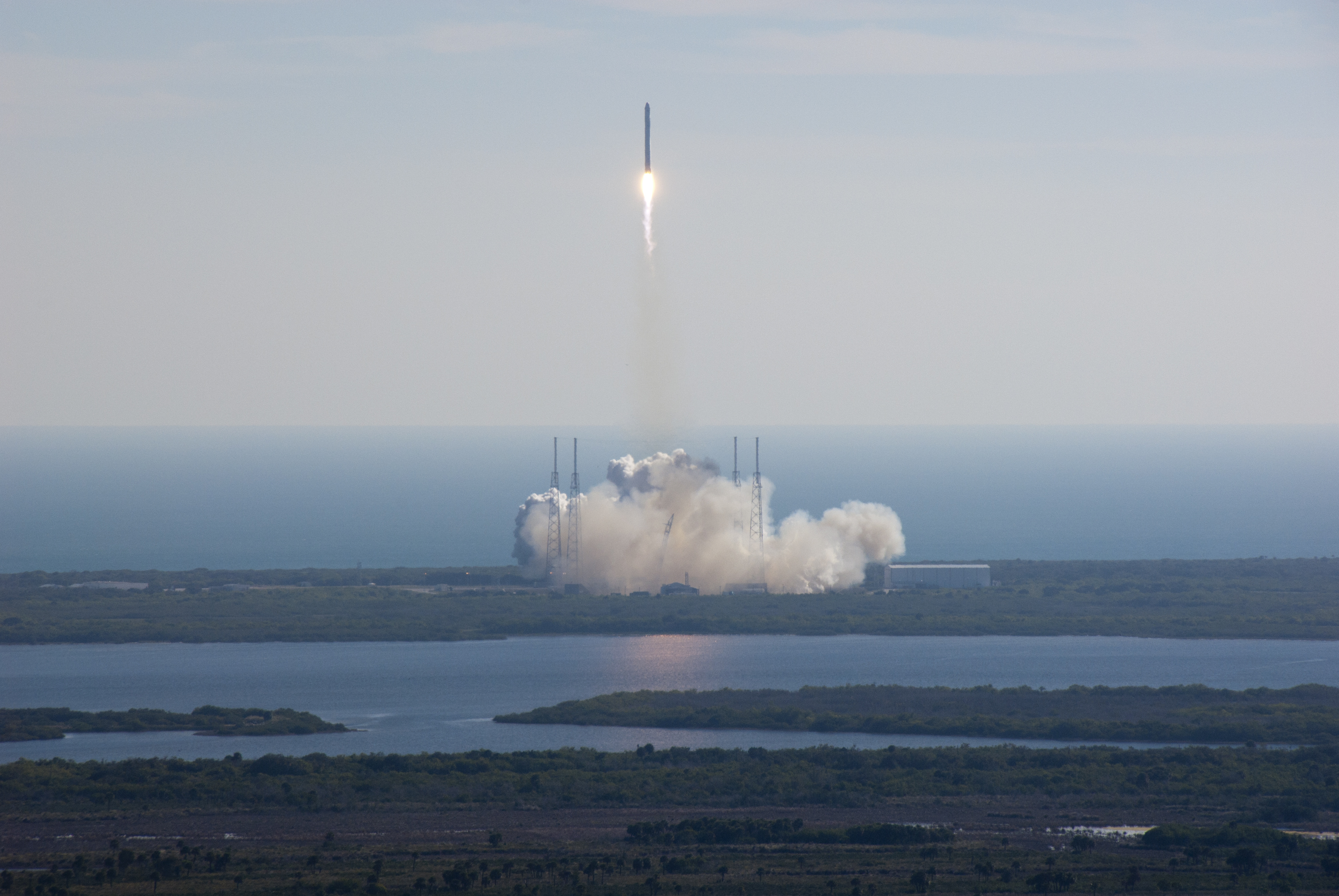 SpaceX Dragon COTS-1 launch
