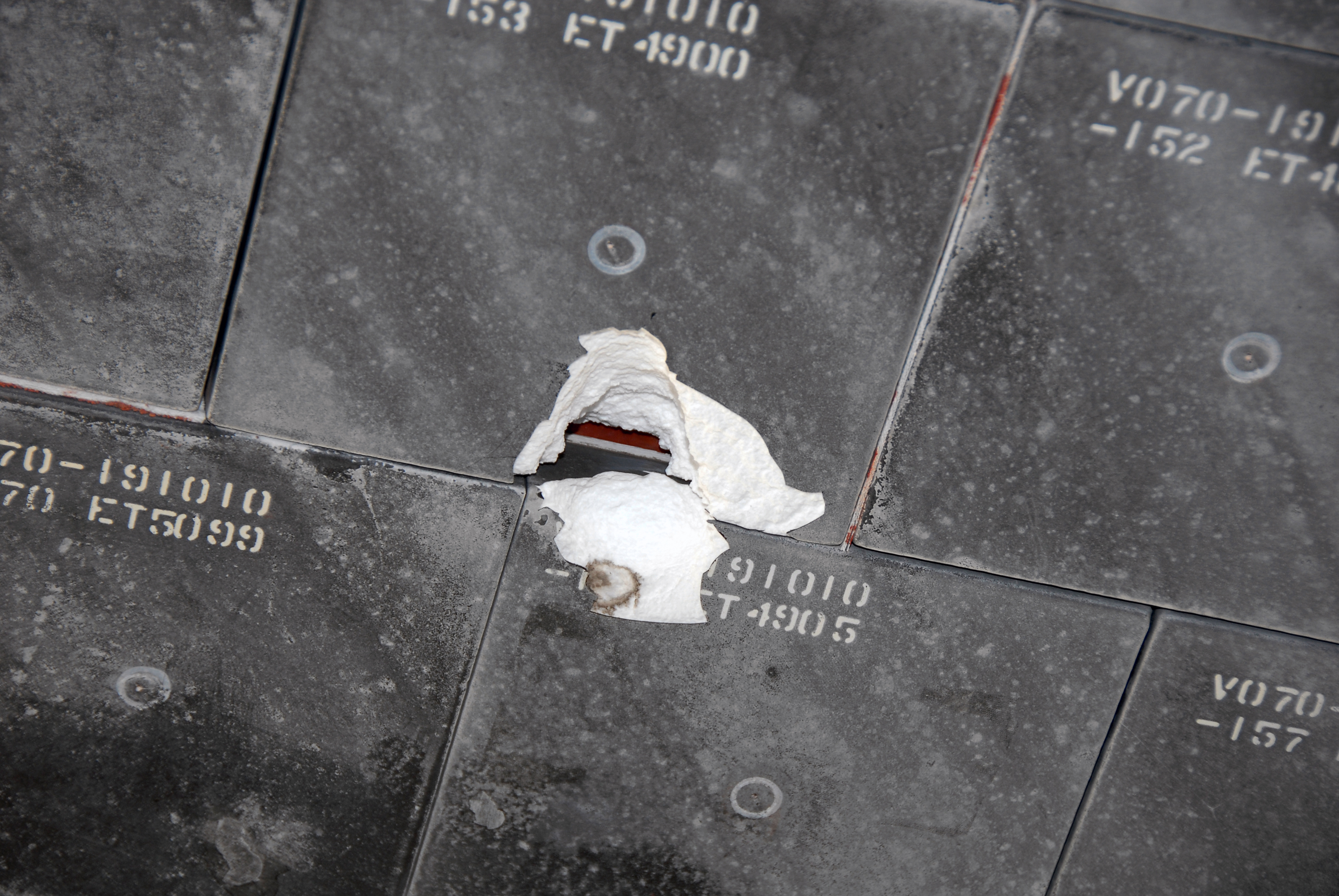 STS-118 damaged tile