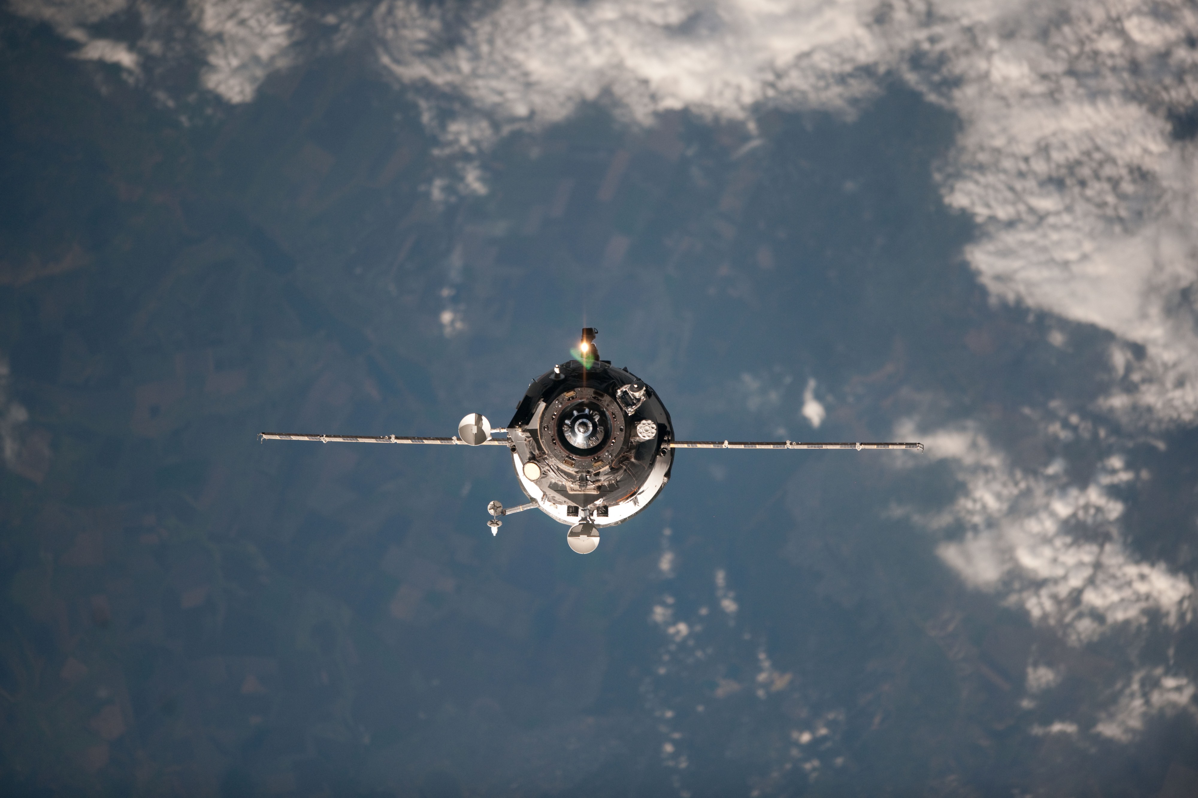 Progress M-15M approaches the International Space Station