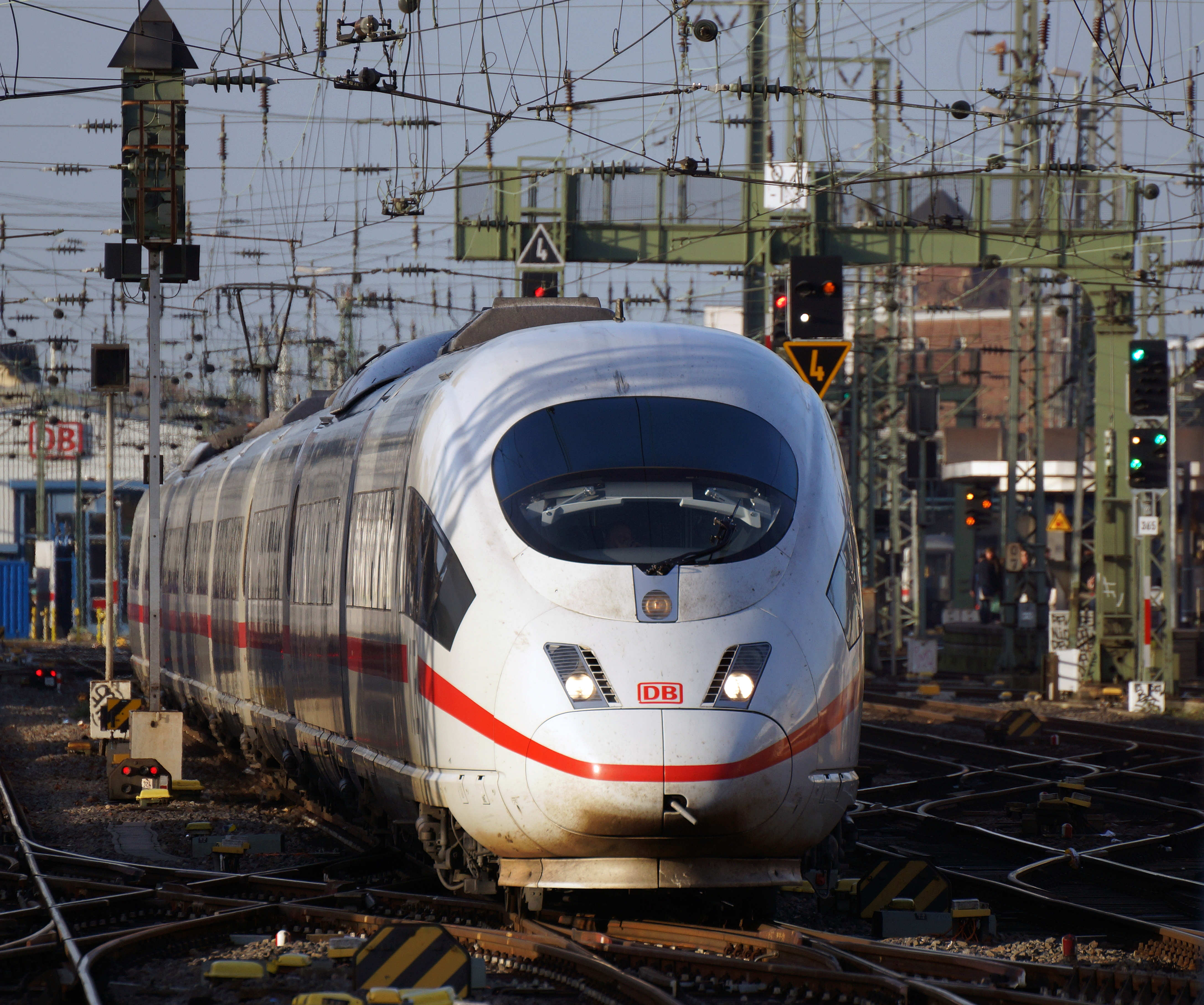 ICE 3 Köln Hauptbahnhof 2015-12-17-03
